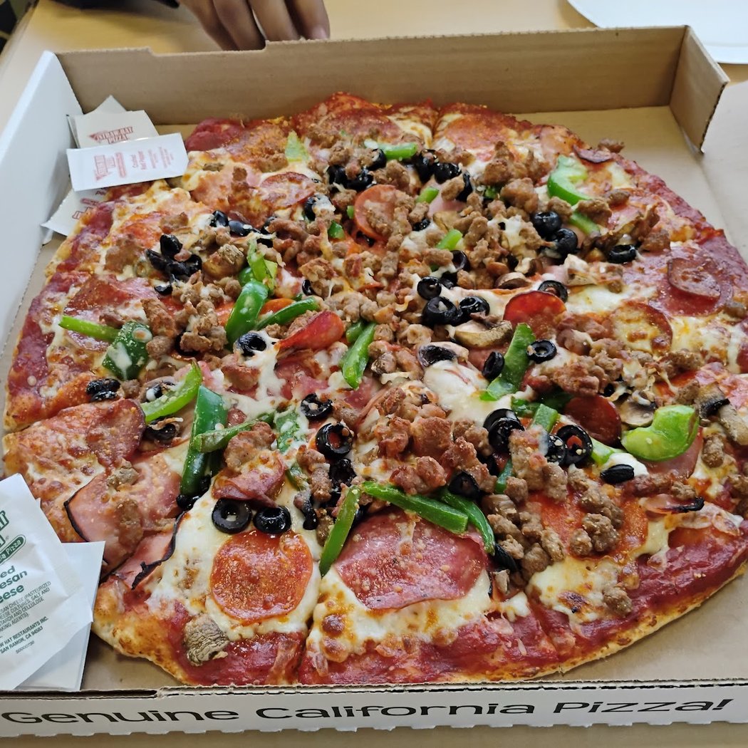 Straw Hat Pizza 3