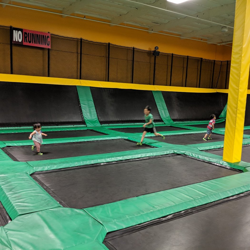 Sky Zone Trampoline Park 3