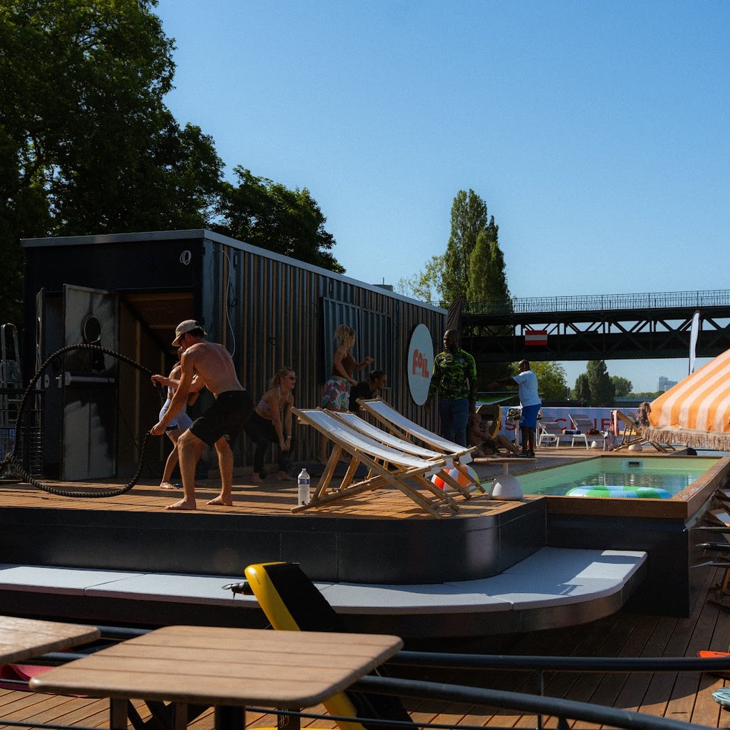 Foil In Paris Slides Club - Piscine 2