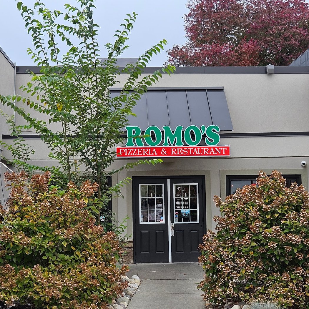 Romo's Pizza 2