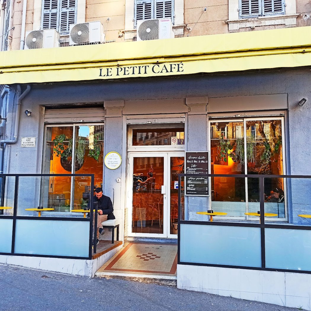 le petit cafe 2