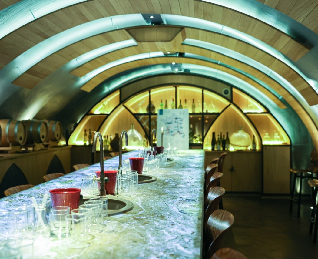 Visitez une cave en plein coeur de Paris et dégustez 3 vins 3