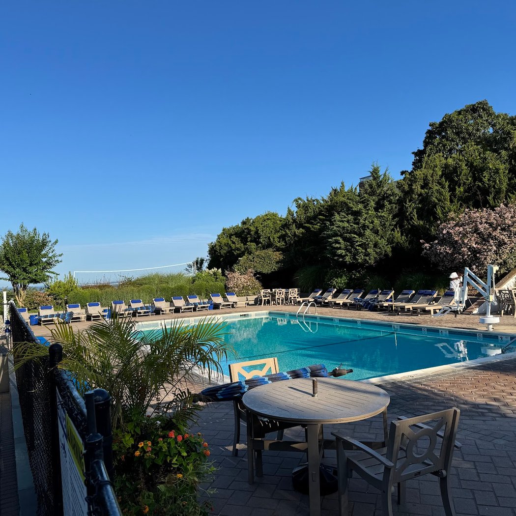 Montauk Manor 2