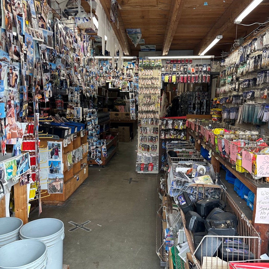 Gus' Discount Fishing Tackle 3
