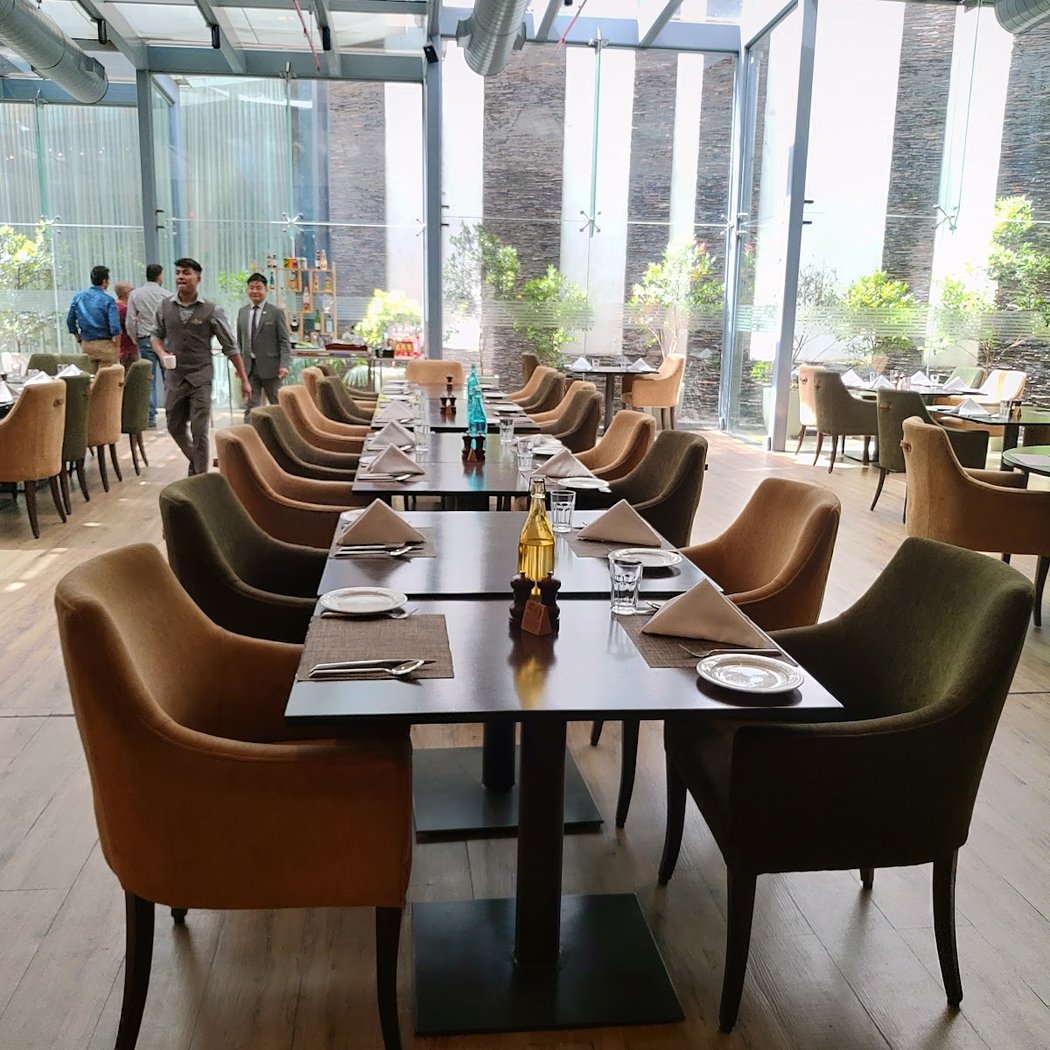 Alloro - Fine Dining Italian Restaurant 3