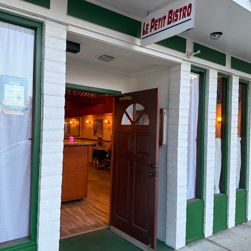 Le Petit Bistro 2