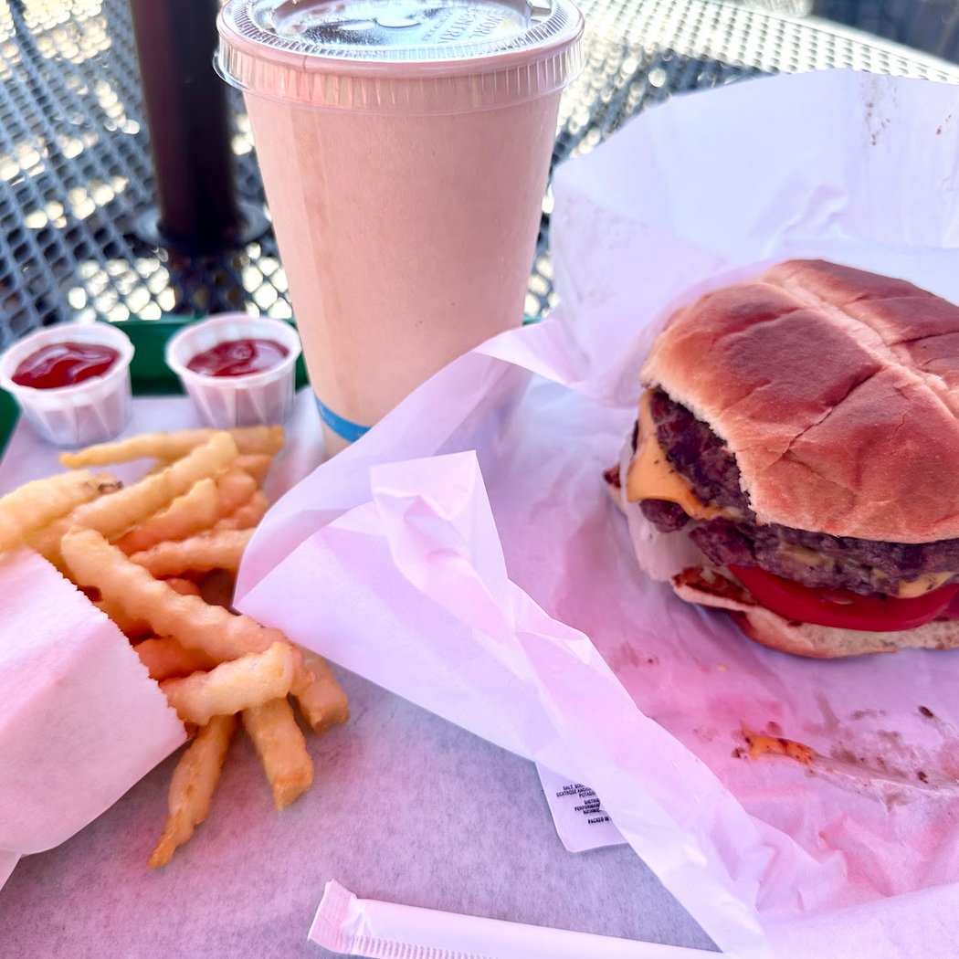M & G Burgers 3