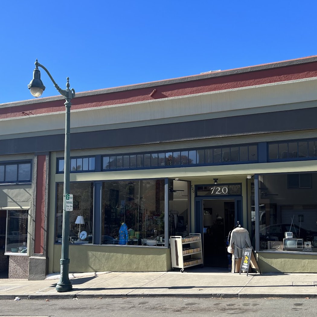 The Cat Vintage & Antiques 2