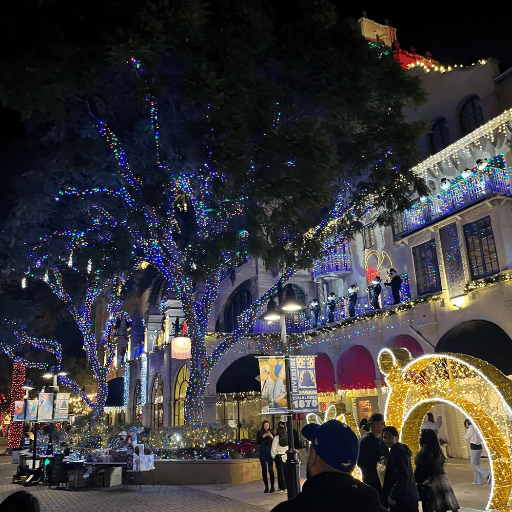 Merry ArtsWalk 1