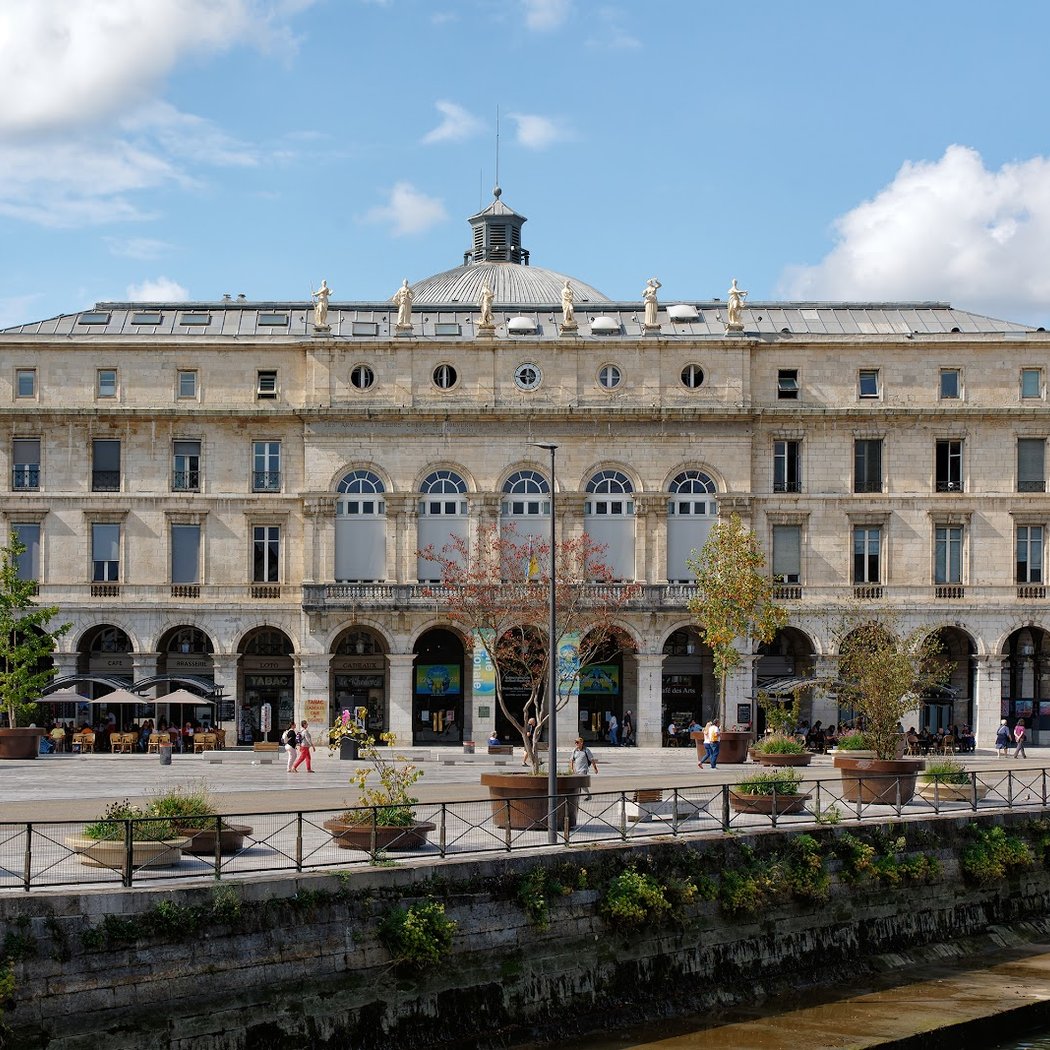 Défilé de la cour du Roi Léon 1