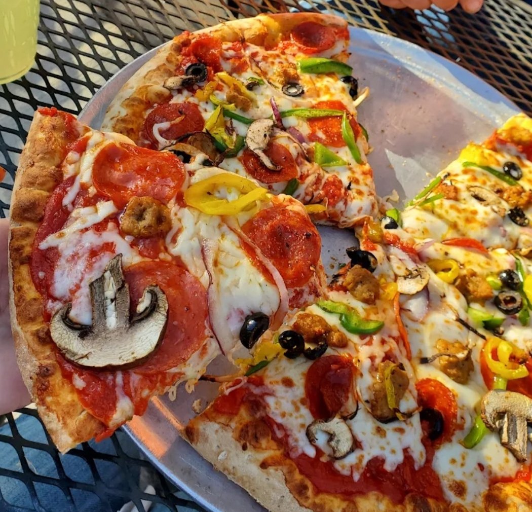 Bennie's Pizza Pub 3