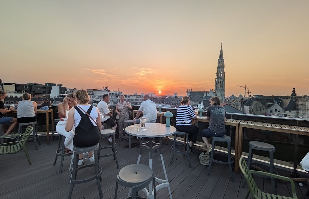Observation de l'éclipse solaire au Secret Rooftop by Warwick 2