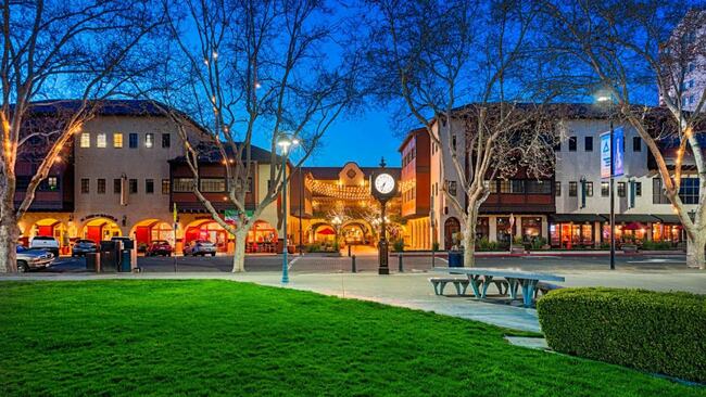 Todos Santos Plaza 3