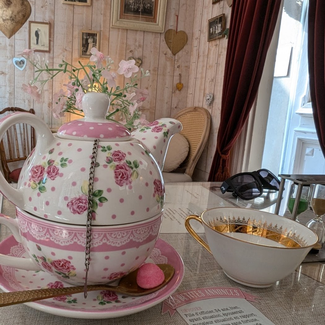 Les Volets Roses 1