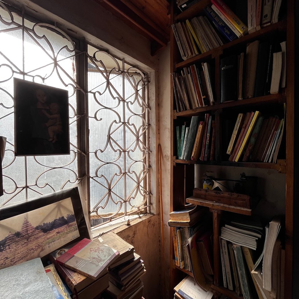 Select Book Shop 1