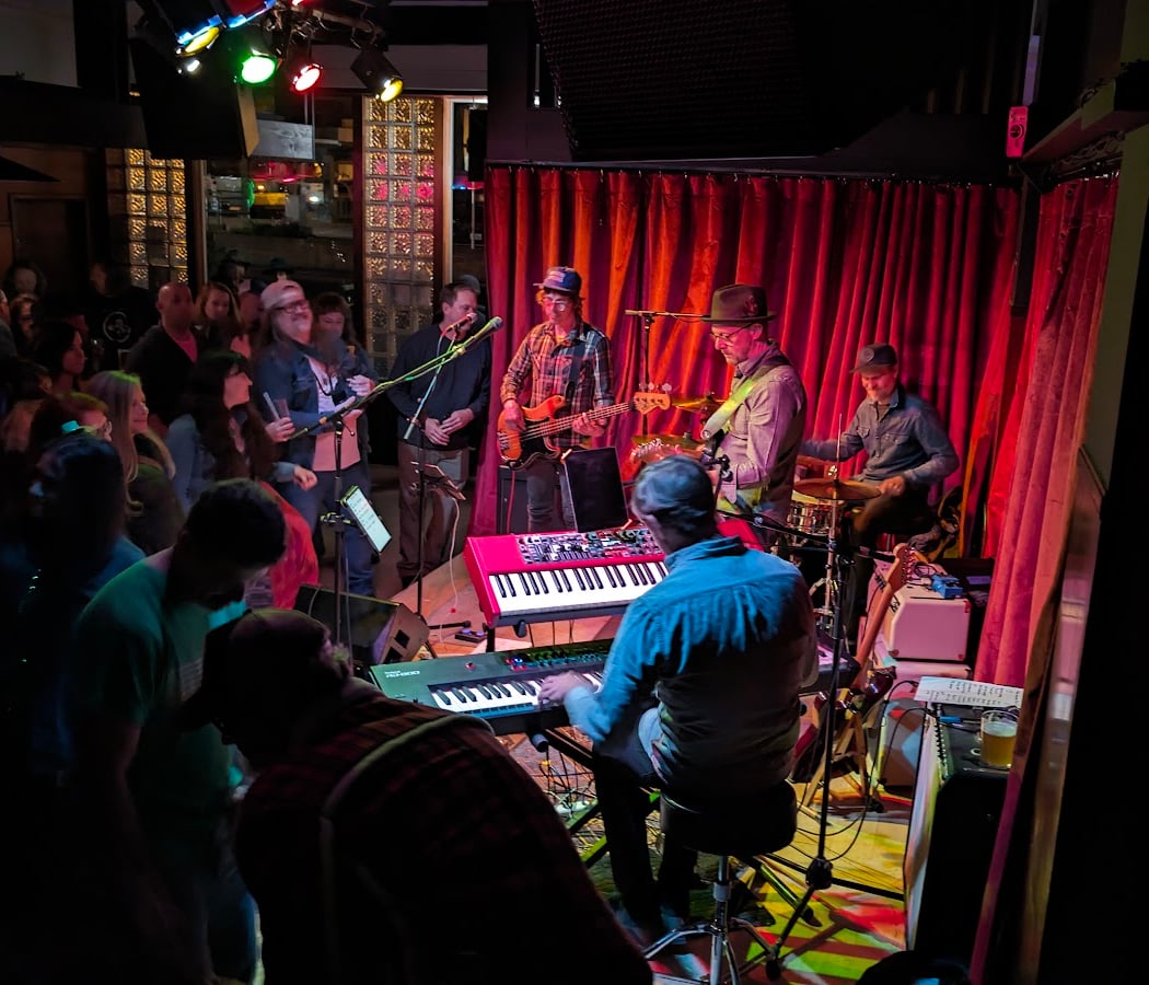 Live Music Nights at Peri's 1