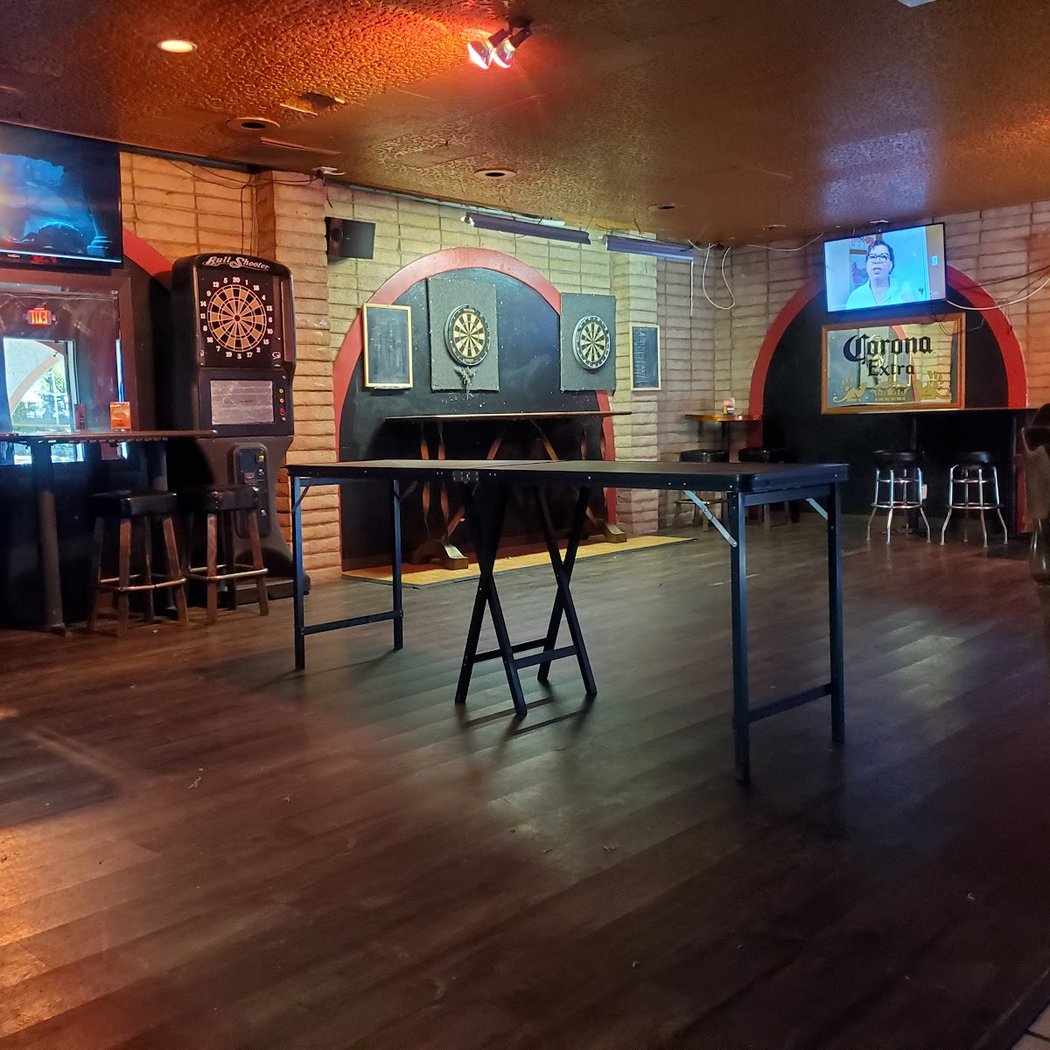 Broncos Cocktail Lounge 3