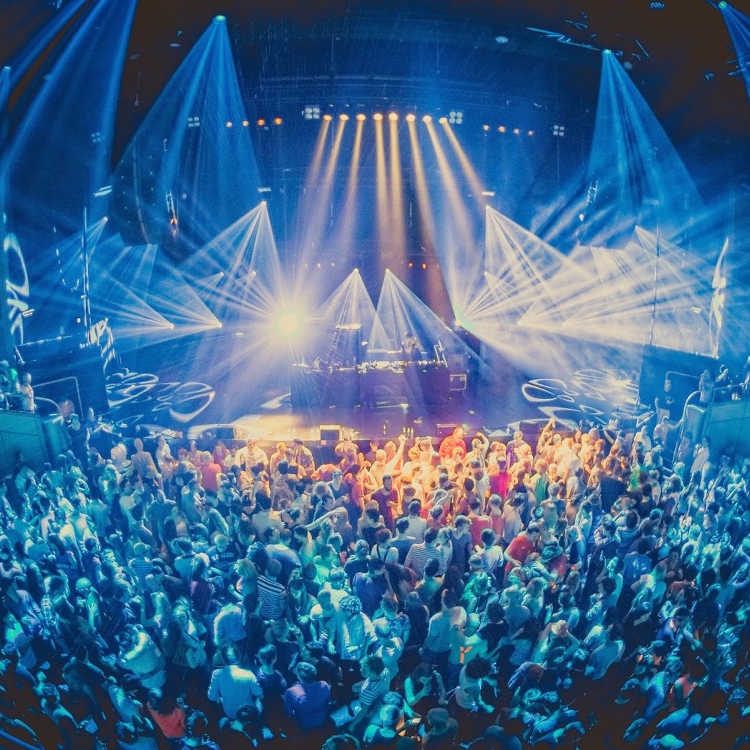 Fall In Love With Her The Tour 3