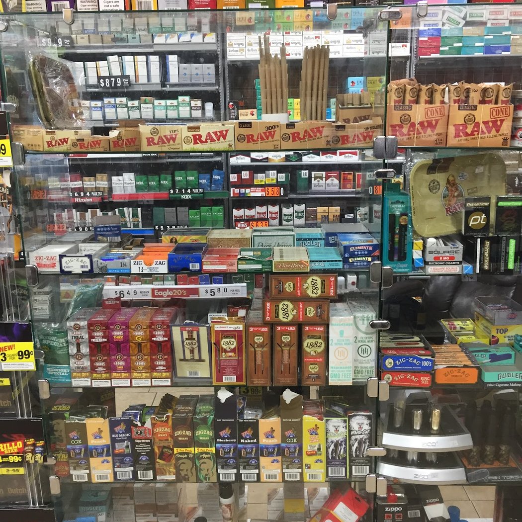 Discount liquor & cigarette 1