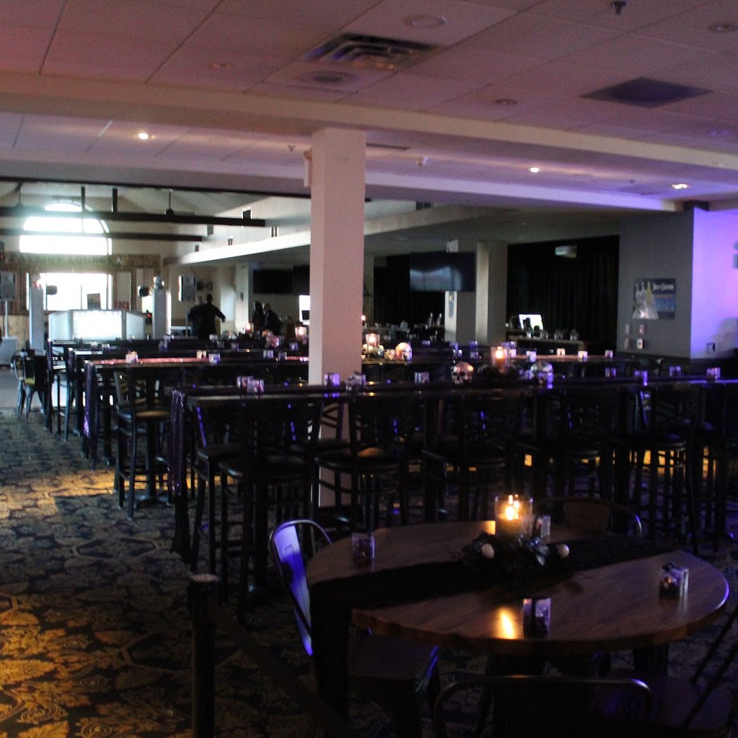 The Patriot Lounge | Bar & Grille - Golf Simulators, Axe Throwing & Events 2