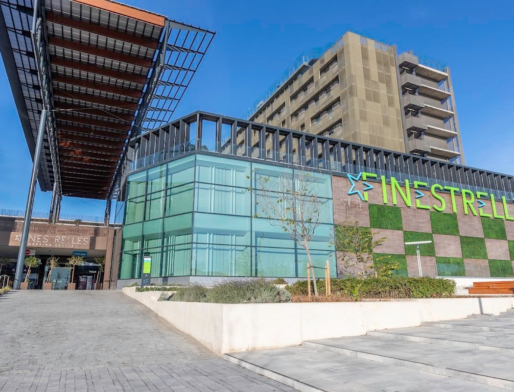 Centre Comercial Finestrelles 1