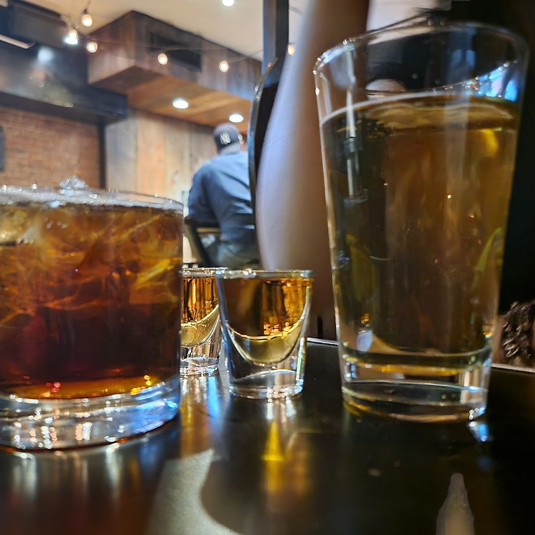 Wogies Bar & Grill, FIDI 1