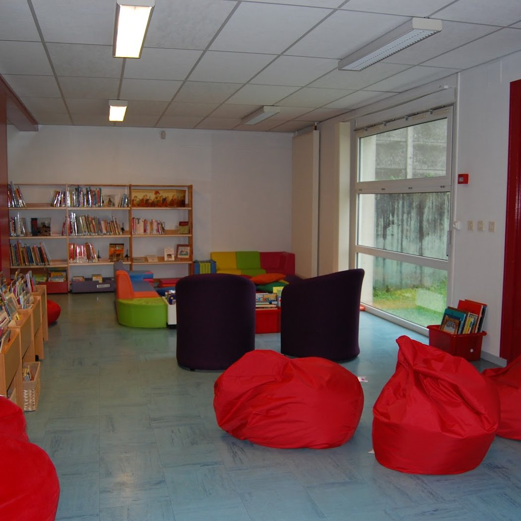Public Library De Champagne-Sur-Seine 3
