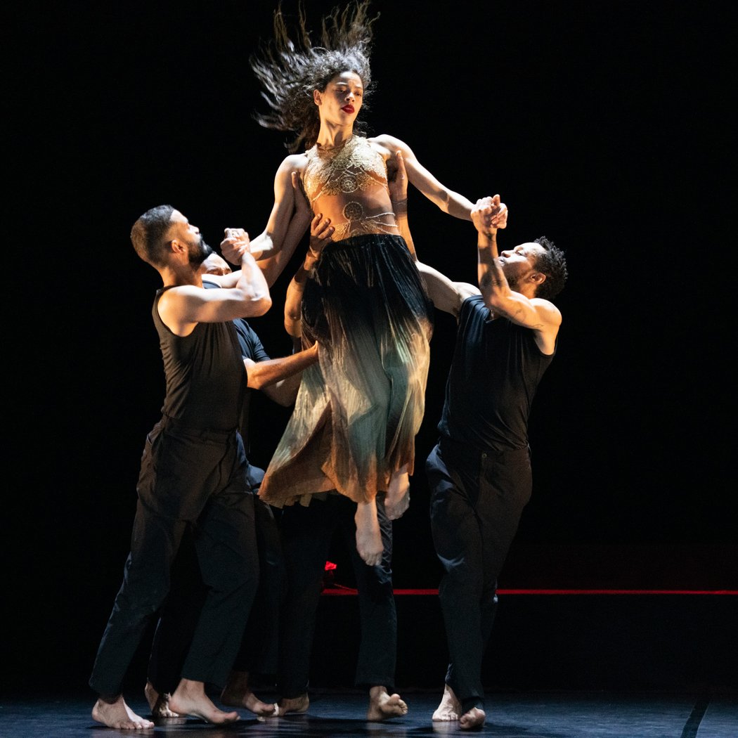 SUPERSTRAT – Anne Nguyen | Cie par Terre 1