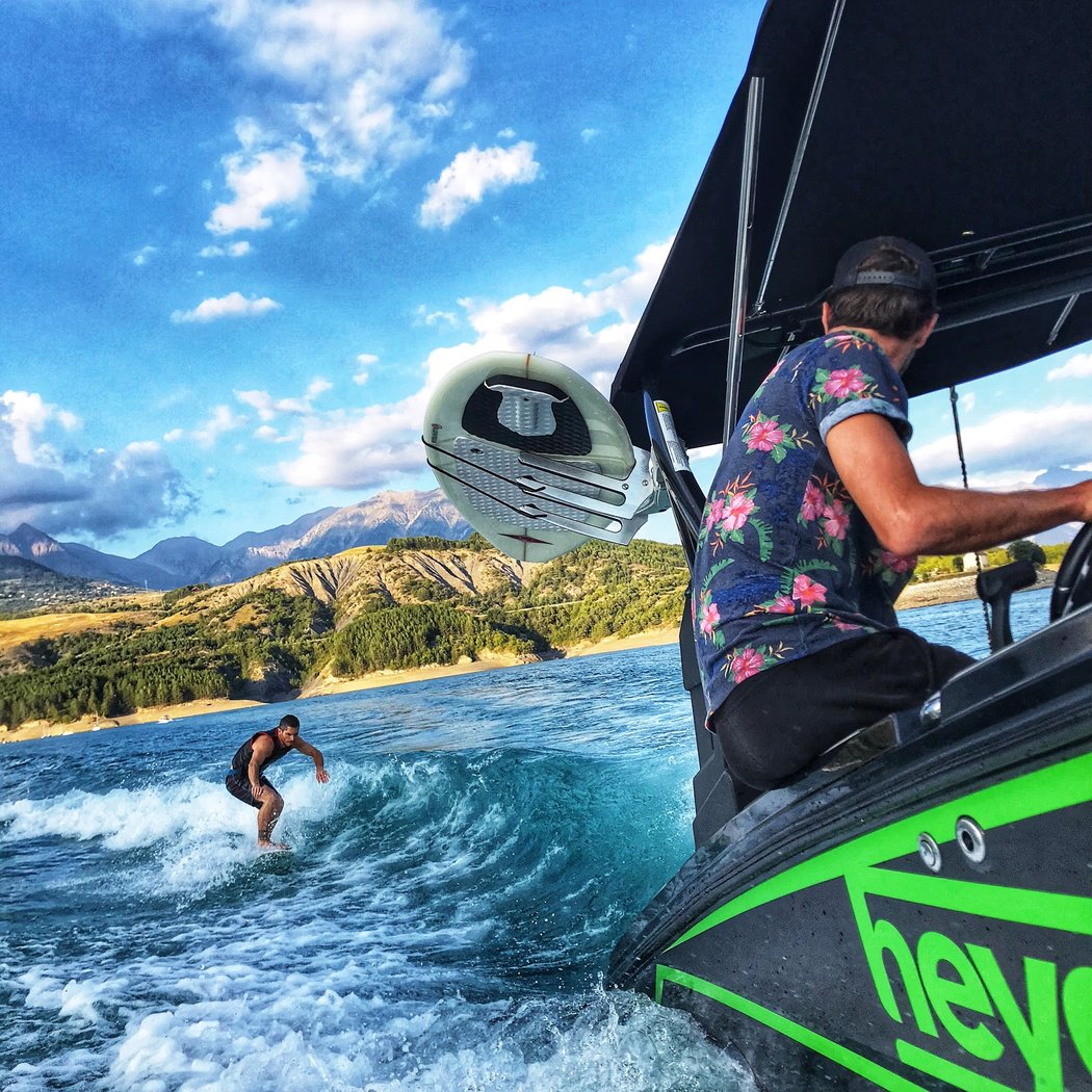 Nautic B - Surf School Foil / Wake Foil/ Wakeboard / Ski Nautique & Bouée Tractée Serre Ponçon 3