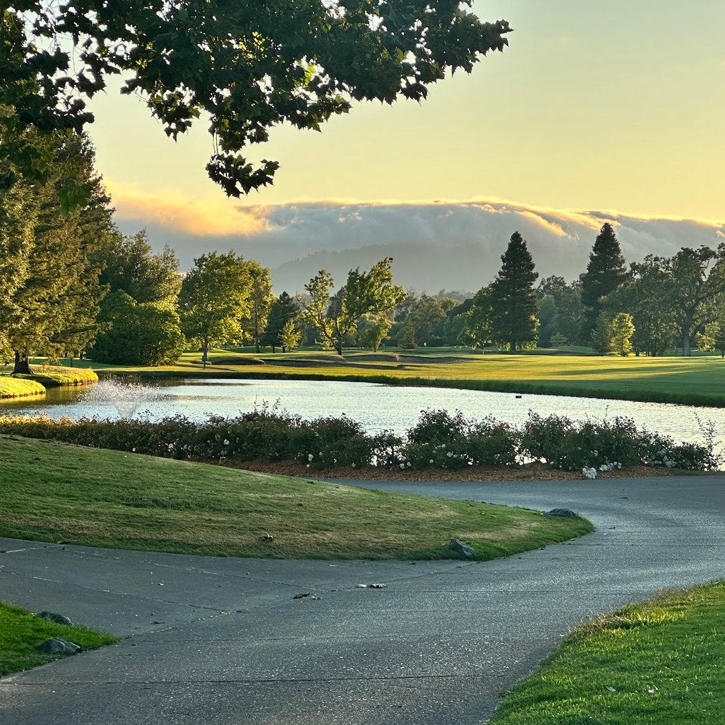 Charlie's Restaurant at the Windsor Golf Club 3
