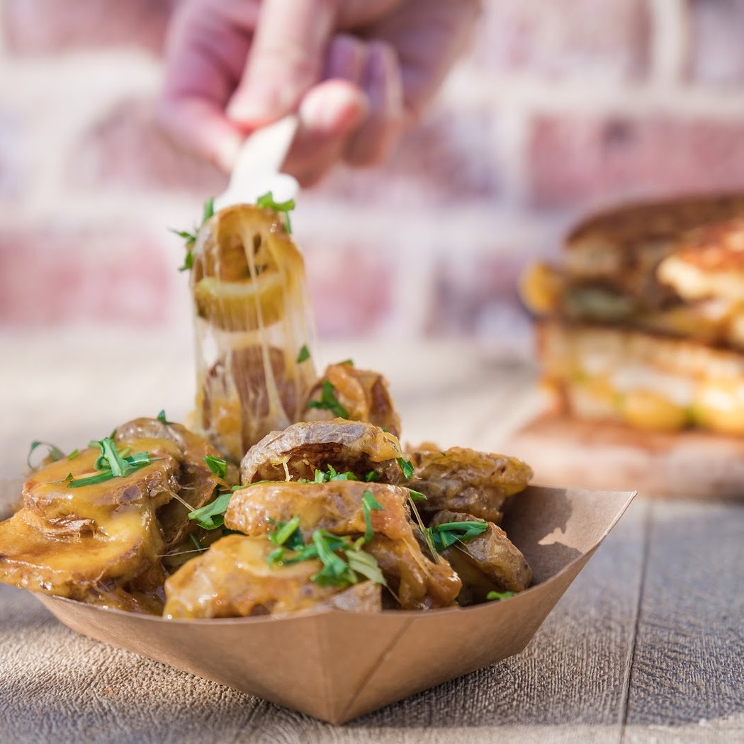 CHEESERS FOOD TRUCK 3