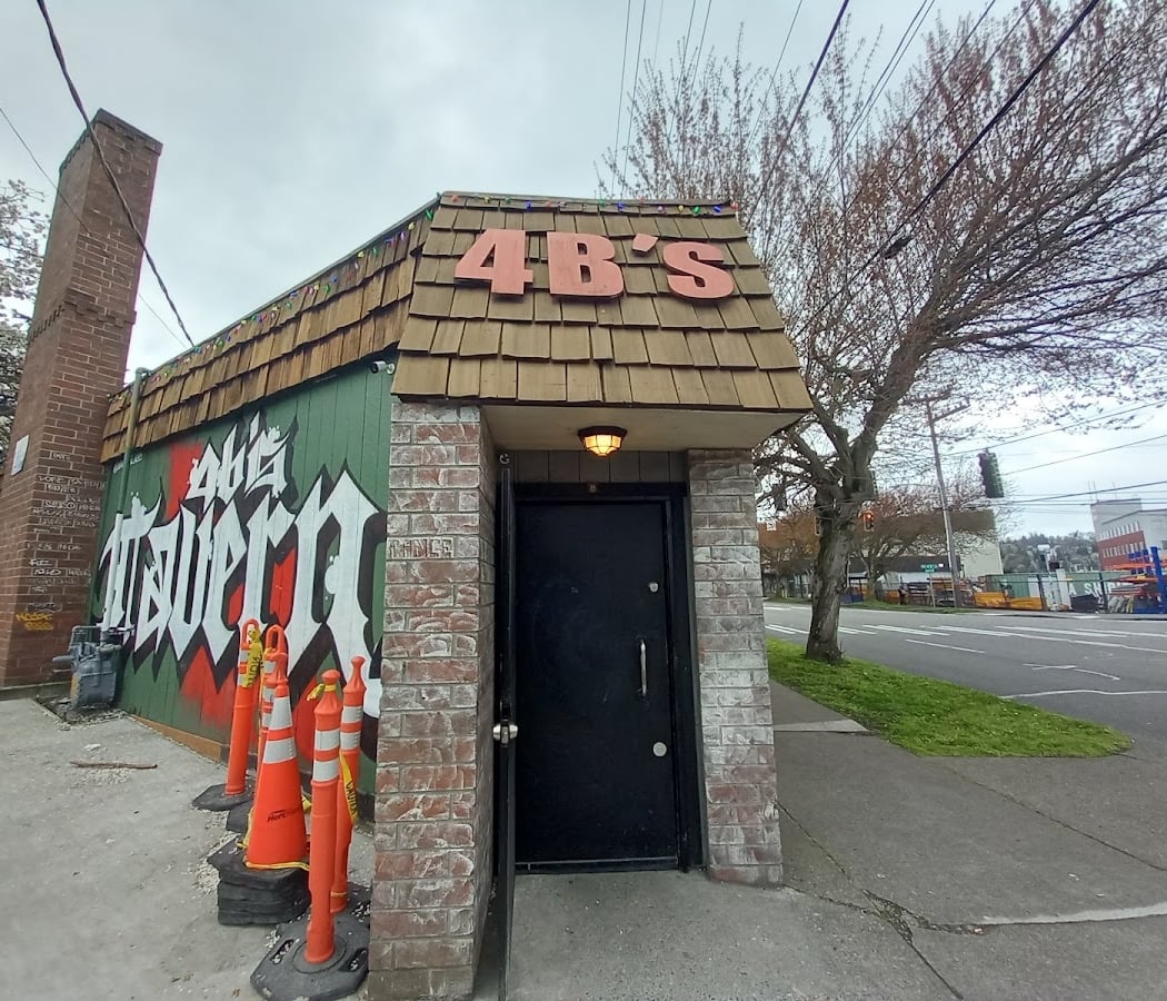 Sunday Night Karaoke at 4Bs Tavern 2