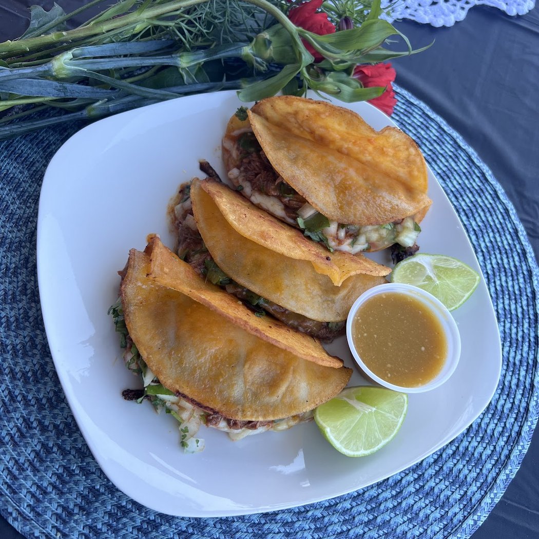 Los 3 Hermanos Food Truck 1