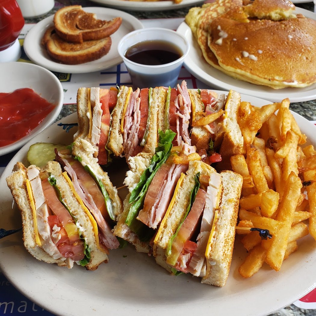 Holiday's Restaurant 3