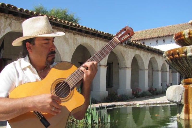 Sundays in the Plaza: David Correa Trio (Latin / World Guitar) 1