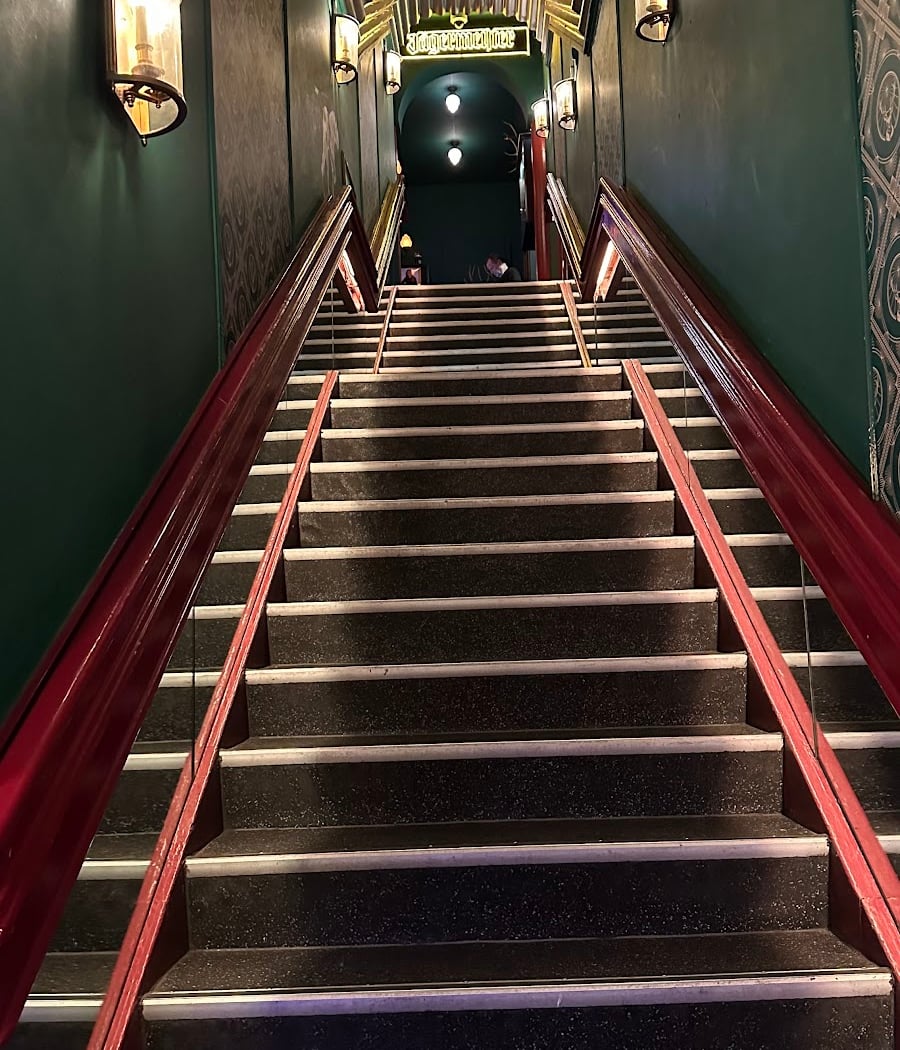 Lady Hamilton's Pub 3