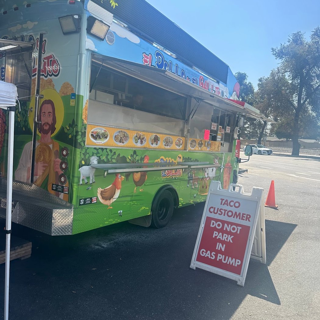 El Pollo y El Pollito Taco Truck 3