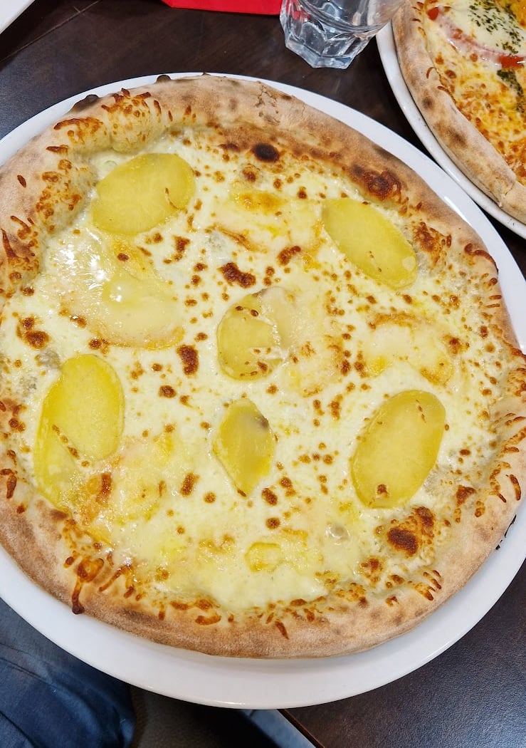 Golden Pizza 3
