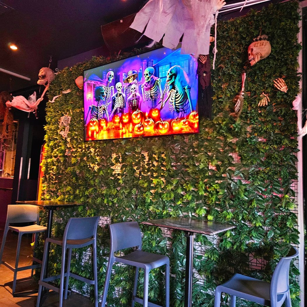 Micky's Weho 3