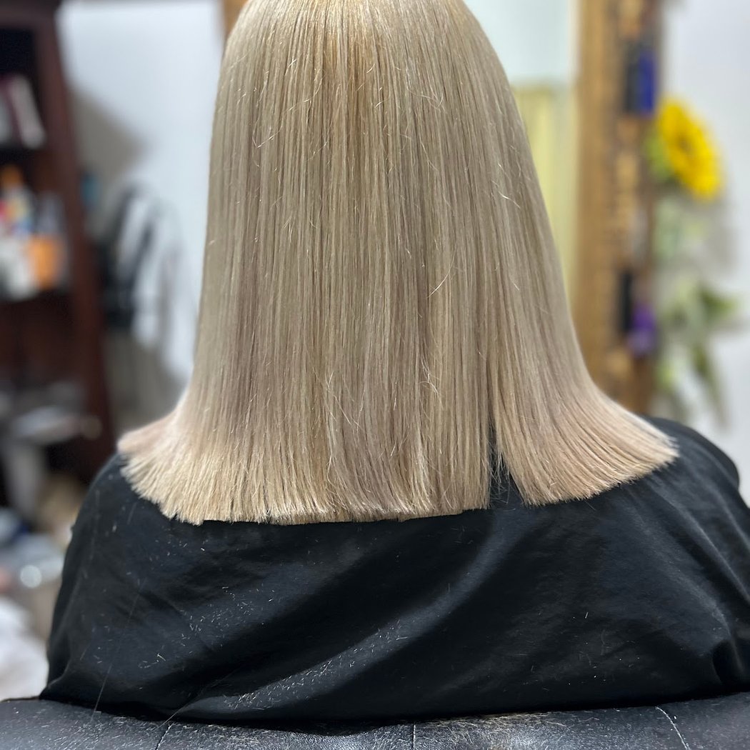 Dee's boutique salon 2