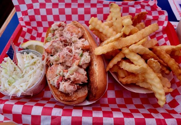 LUNCH Lobster Roll Amagansett 1