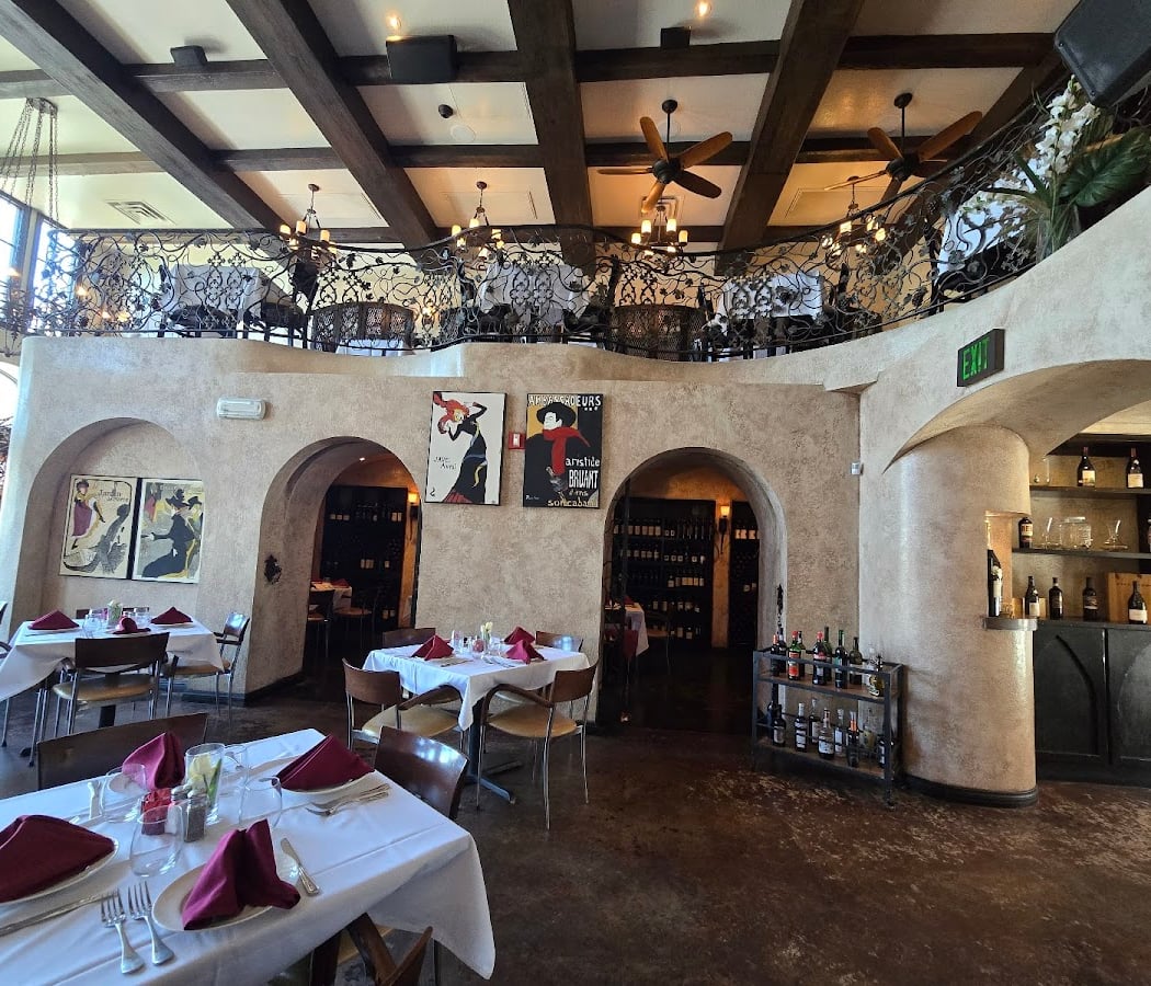 Mimi & Coco Bistro 3