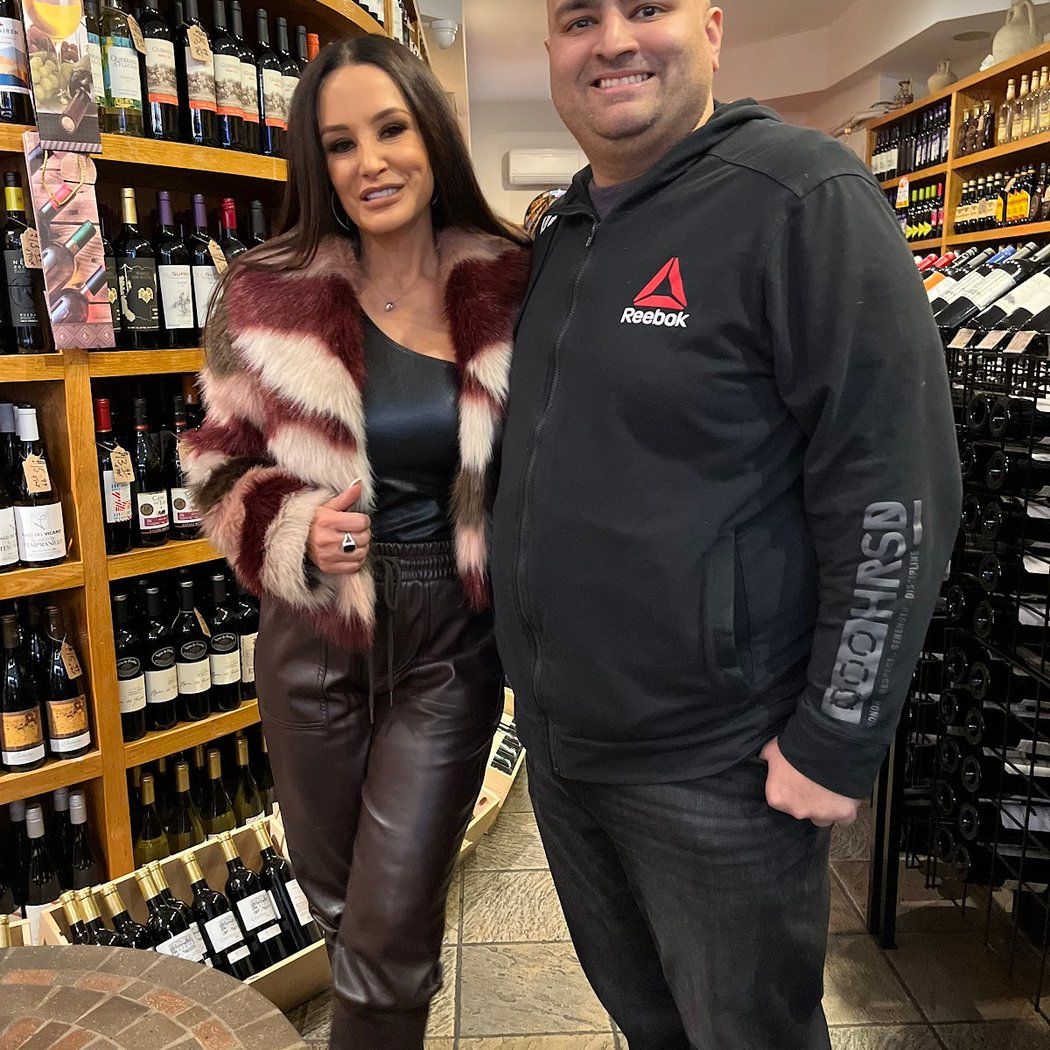 Williamsburg Wine & Liquors 3