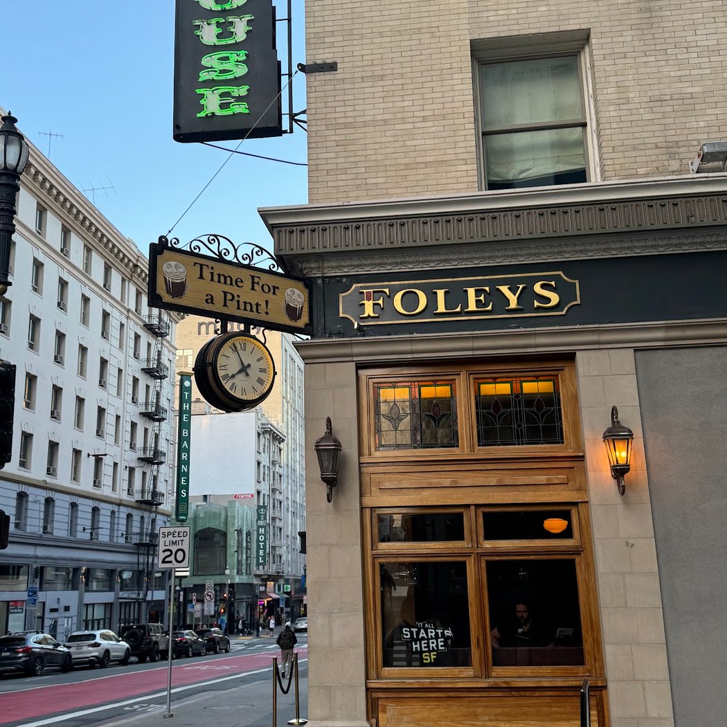 Dueling Pianos at Johnny Foleys 2