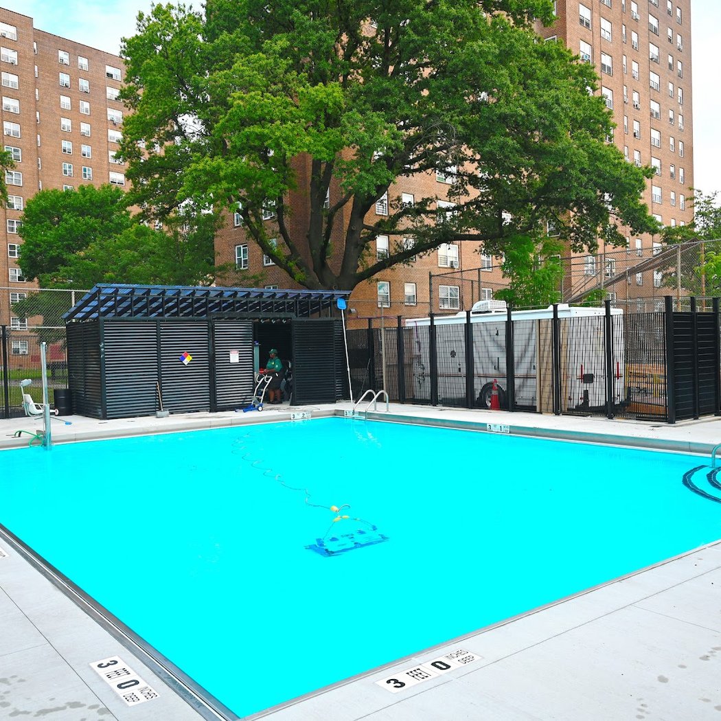 Edenwald Houses Mini Pool 2