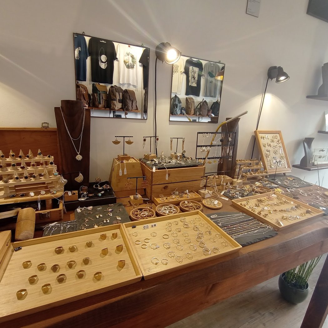 No Logo Store 3