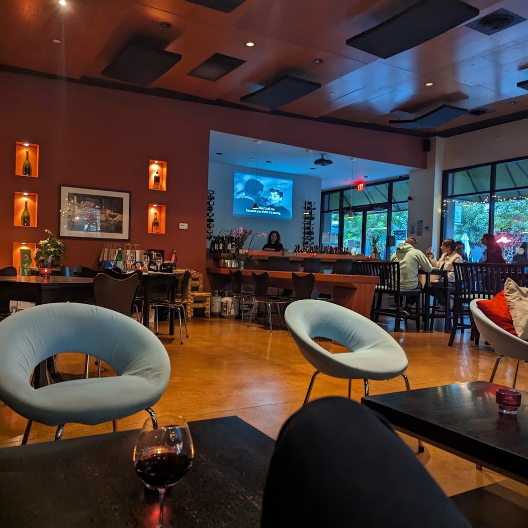 La Dolce Vita Wine Lounge 3