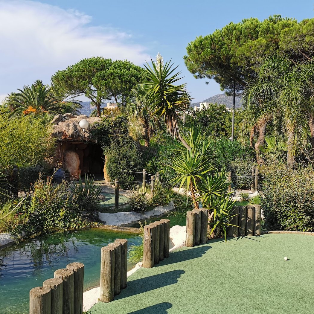 Mini golf exotic Lavandou 1