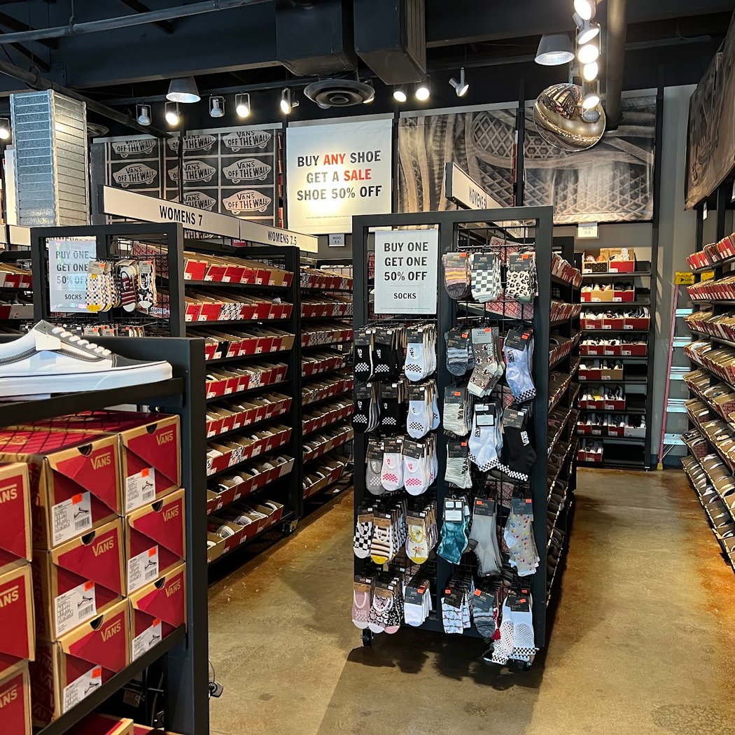 Petaluma Village Premium Outlets 1