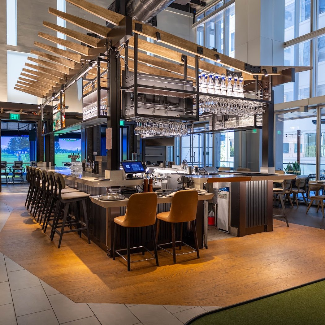 Studio Golf | Bar and Grill 2